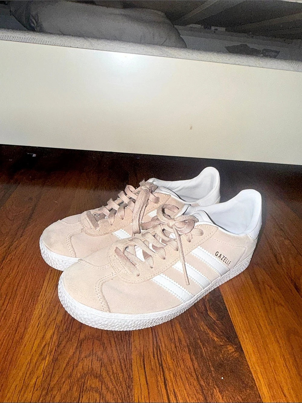 adidas adidas Gazelle tan Cloud White (GS) Sneakers Pink & White US 4